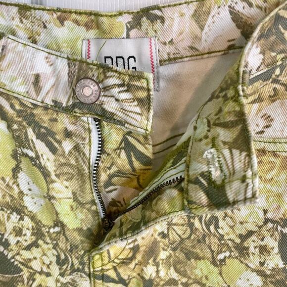 Urban Outfitters BDG Dipped V-Front Botanical Print Denim Shorts Size 27" (4) - Picture 2 of 7